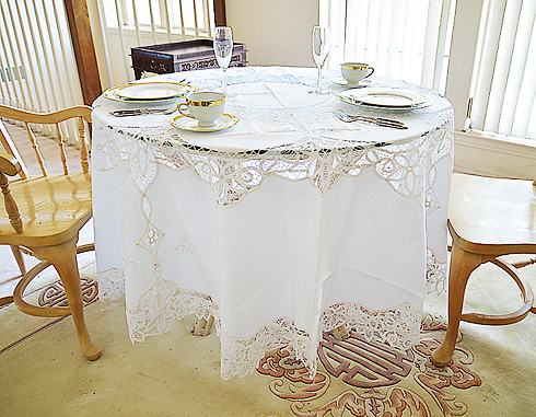 Battenburg Lace round tablecloth.88" Round. Wtih 12 napkin.White